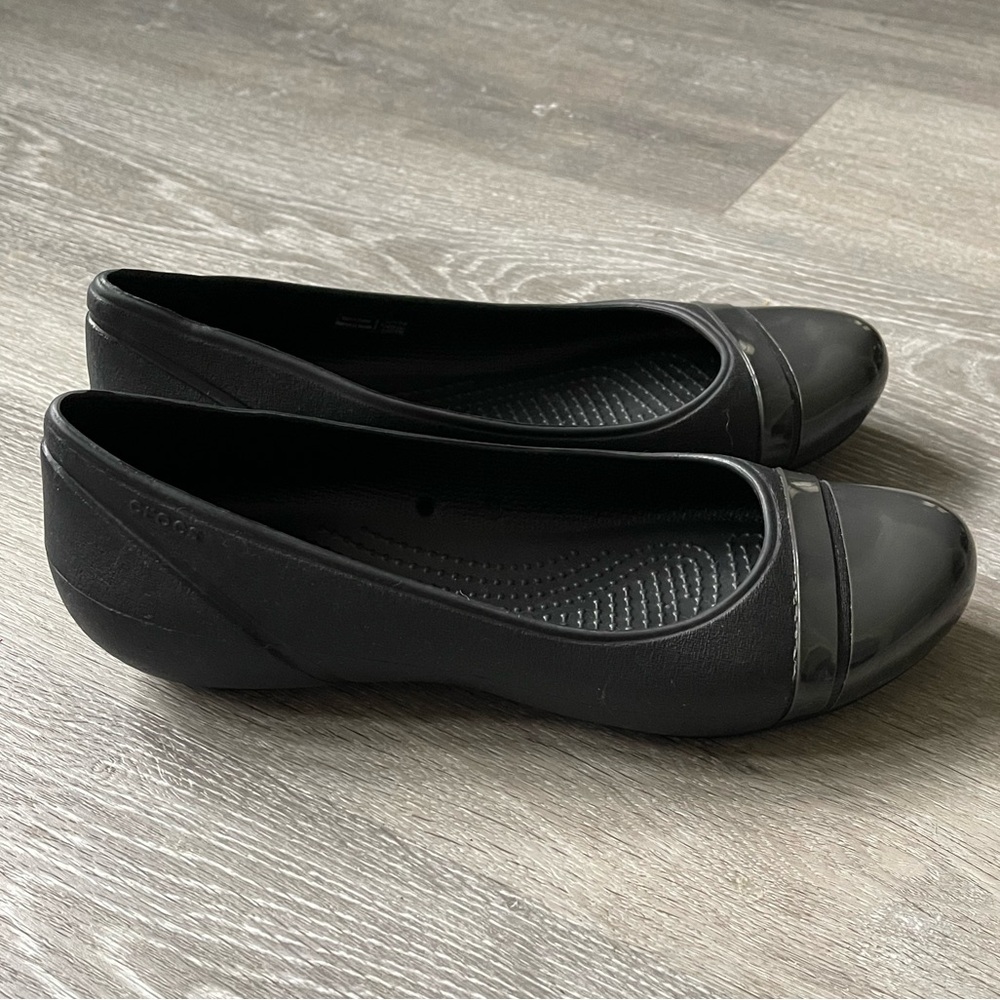 Crocs Patent Cap Toe Casual Slip On Ballet Flats Size 8